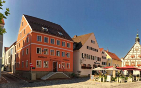 Отель Stadthotel Kachelofen  Крумбах
